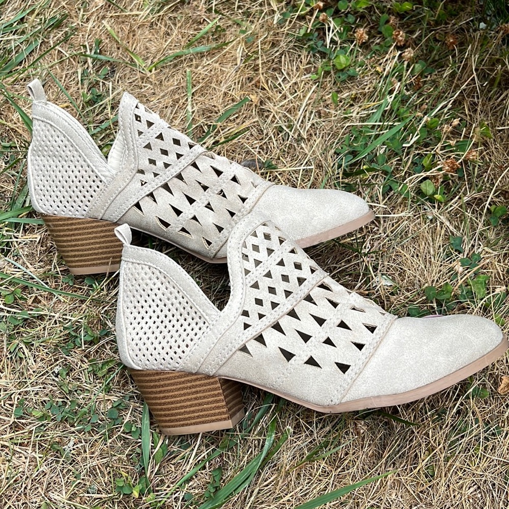 Women’s size 6 Qupid Booties lightly worn, maybe 2-3 times